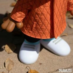 SUPER7 Peanuts SuperSize Vinyl Figure - Franklin Jacket -SUPER7 SHOP SZ PEANUTS Franklin Jacket DetailHero comp